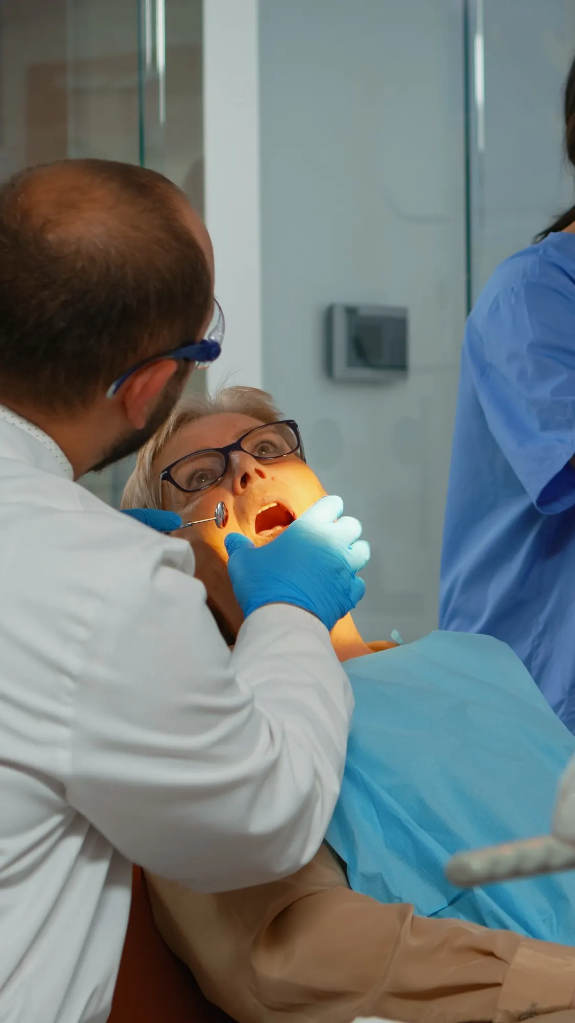 Orthodontist lighting the lamp until examination